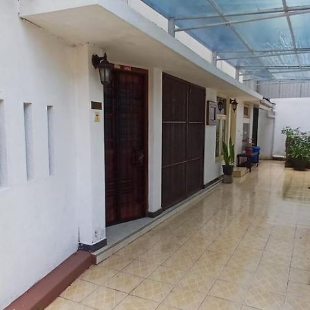 Villa Chenu Dehiwala-Mount Lavinia Екстериор снимка