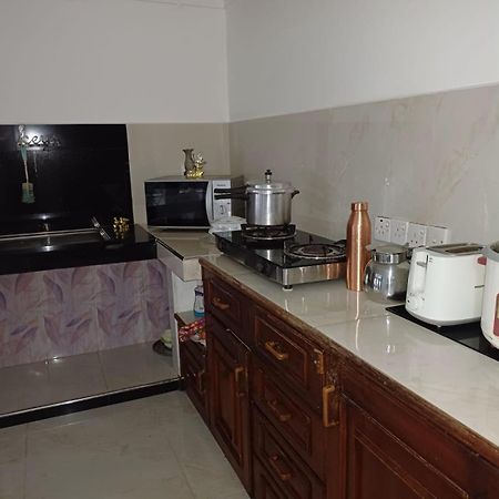 Villa Chenu Dehiwala-Mount Lavinia Екстериор снимка