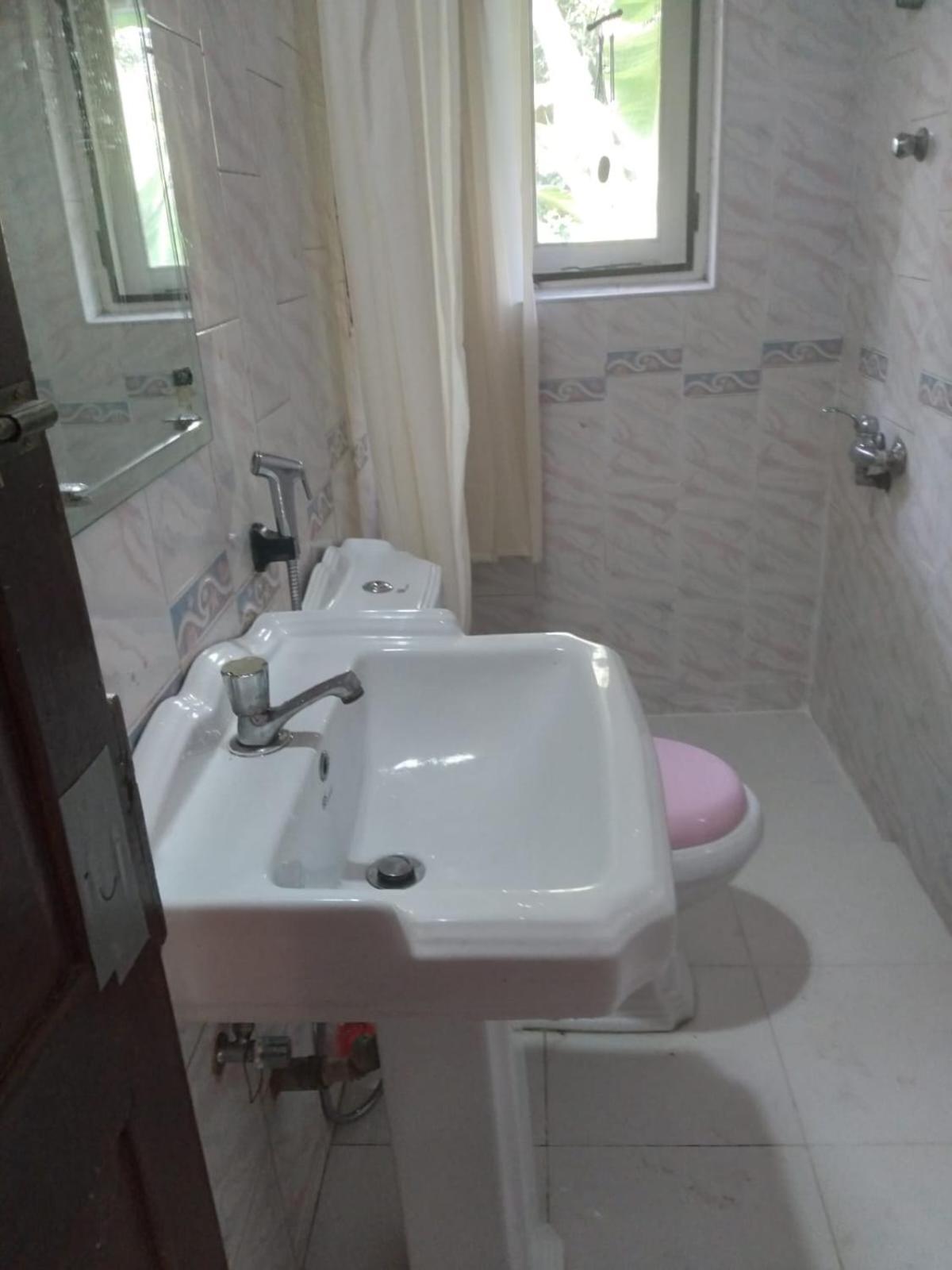 Villa Chenu Dehiwala-Mount Lavinia Екстериор снимка