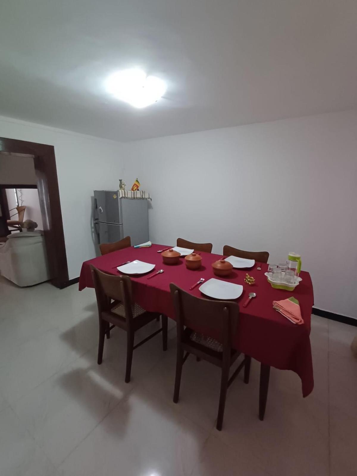 Villa Chenu Dehiwala-Mount Lavinia Екстериор снимка