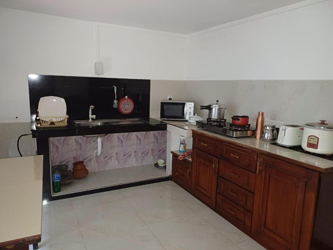 Villa Chenu Dehiwala-Mount Lavinia Екстериор снимка