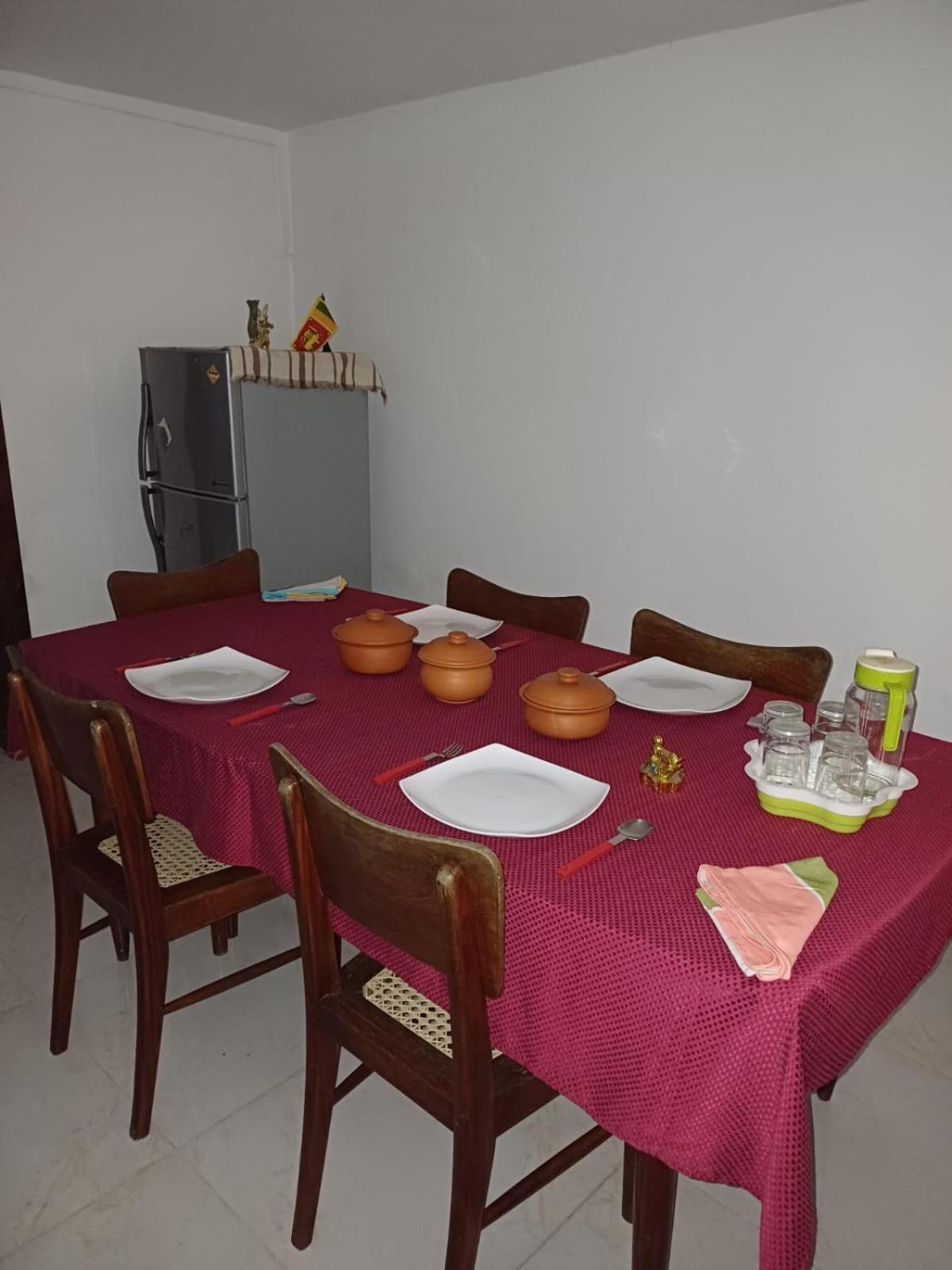 Villa Chenu Dehiwala-Mount Lavinia Екстериор снимка