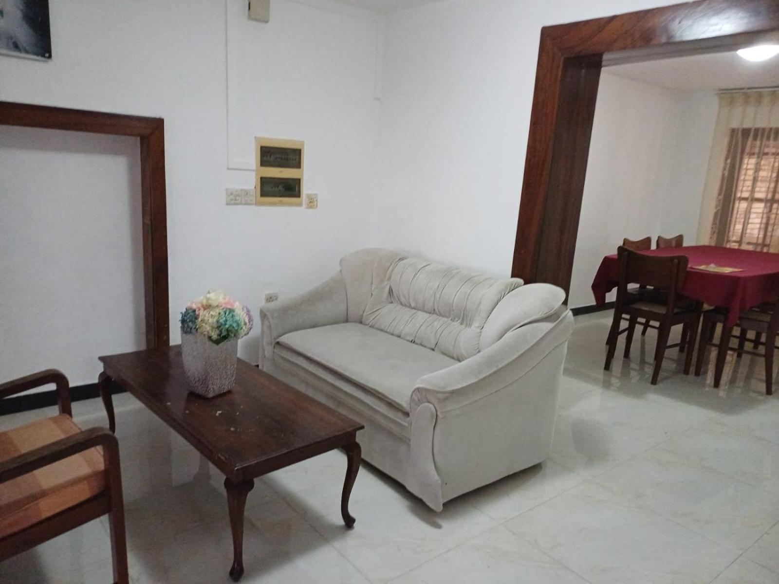 Villa Chenu Dehiwala-Mount Lavinia Екстериор снимка