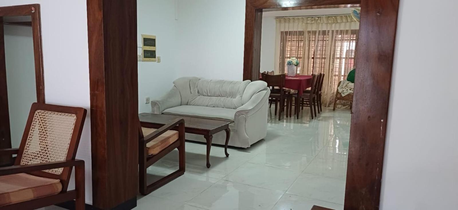 Villa Chenu Dehiwala-Mount Lavinia Екстериор снимка
