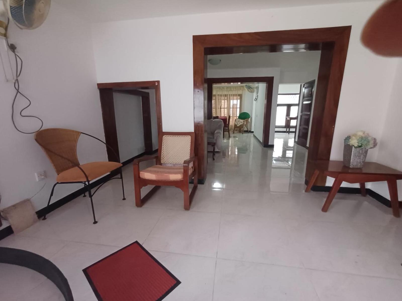 Villa Chenu Dehiwala-Mount Lavinia Екстериор снимка